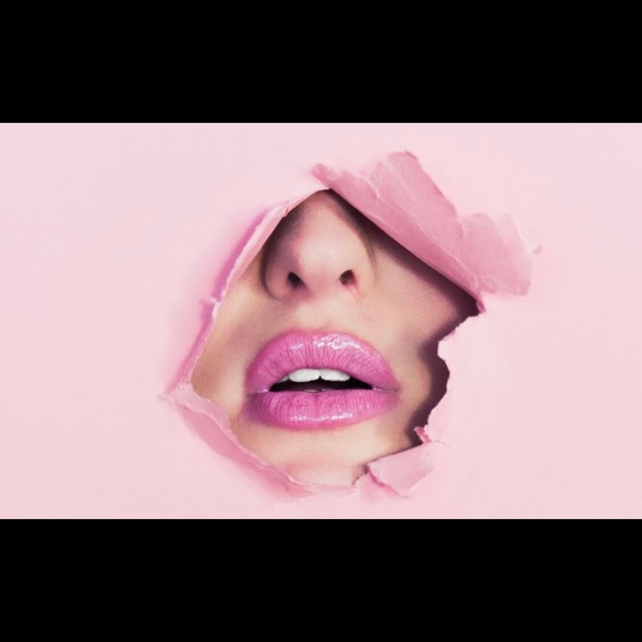 Luscious Lips - Picture 1 of 6